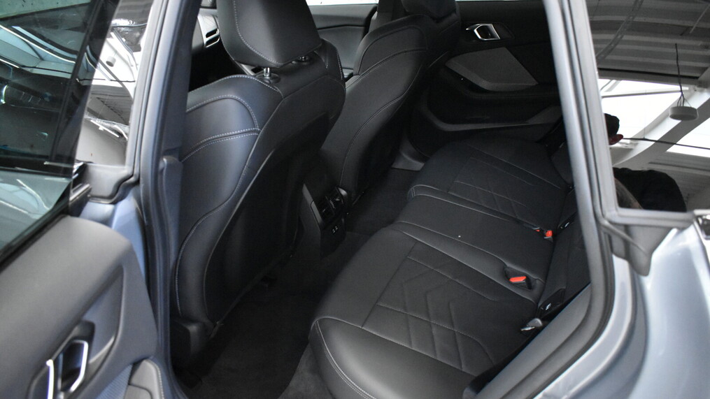 BMW Serii 2, 235