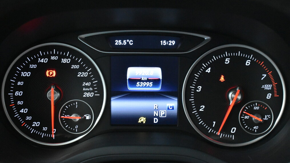 Mercedes-Benz B 180