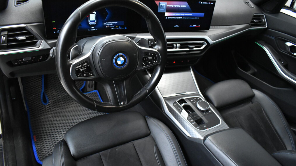 BMW Serii 3, 330