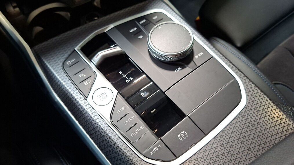 BMW Serii 3, 330