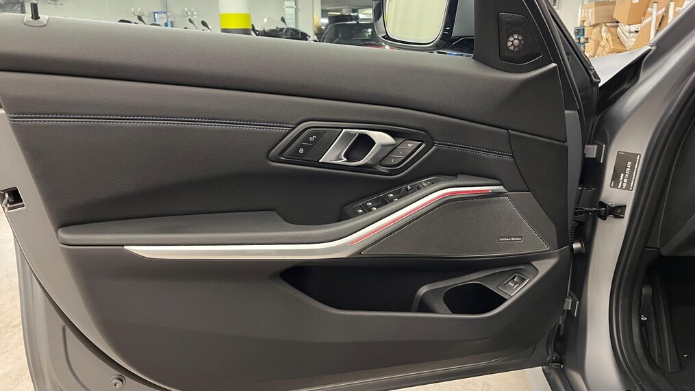 BMW Serii 3, 320