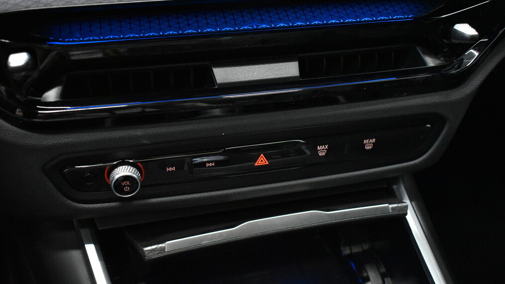 BMW Serii 3, 330