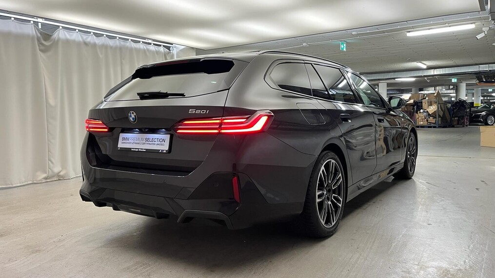 BMW Serii 5, 520