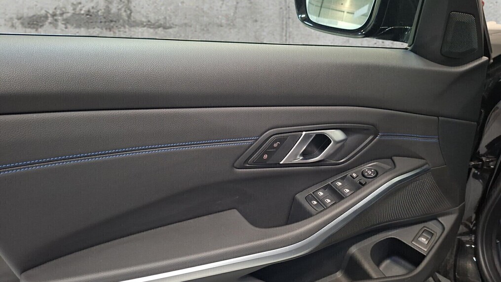BMW Serii 3, 330