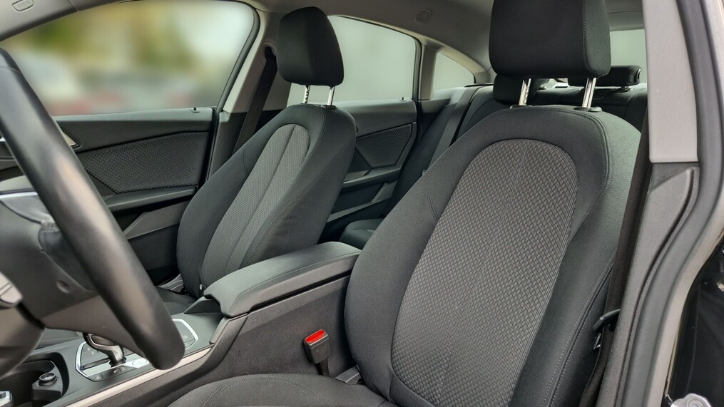 BMW Serii 2, 218